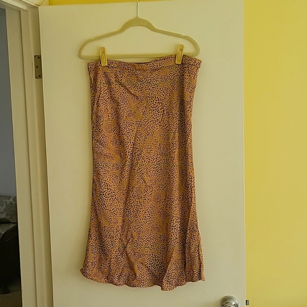 Knee-length skirt